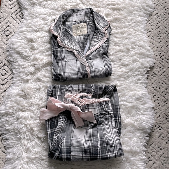 Victorias Secret flannel silk pajamas size S - Picture 2 of 3